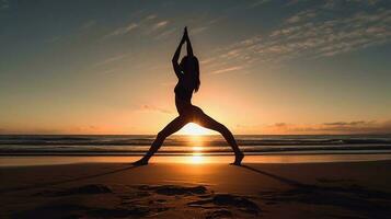 un' donna nel un' bikini praticante yoga su il spiaggia a Alba, in mostra sua forza, flessibilità, e connessione con natura, ai generato foto