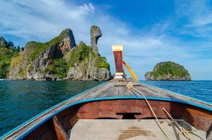 koh kai barca di legno krabi thailandia foto