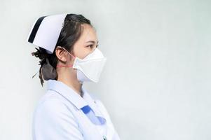 gli infermieri indossano maschere per proteggersi dal coronavirus covid19 foto