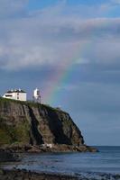 Rainbow over whitehead faro Irlanda del Nord Regno Unito