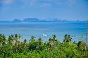 nave da crociera spiaggia tropicale phuket thailandia mare delle andamane
