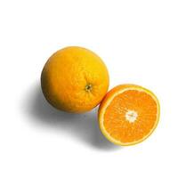 fresco succoso arancia isolato su il bianca sfondo foto
