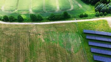 aereo Visualizza di il a7 autostrada nel settentrionale Germania con grande solare pannello le zone vicino per il autostrada. foto