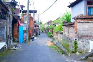 un' strada secondaria nel bali foto