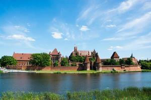 paesaggio con castello di malbork in polonia foto