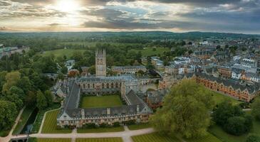 aereo Visualizza al di sopra di il città di Oxford con merton Università. foto
