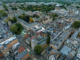 aereo Visualizza al di sopra di il città di Oxford con Oxford Università. foto