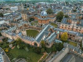 aereo Visualizza al di sopra di il città di Oxford con Oxford Università. foto