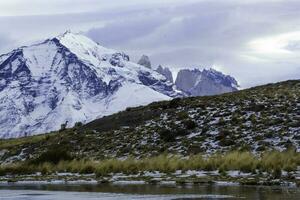 montagna paesaggio ambiente, torres del paine nazionale parco, patagonia, chile. foto