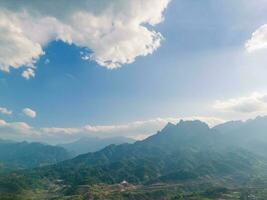 maestoso montagna scenario nel il nord ovest Vietnam. foto