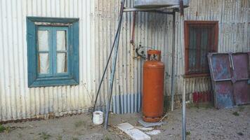 pittoresco tipico costruzione nel il cittadina di puerto piramidi, penisola Valdes, chubut Provincia, patagonia, argentina. foto