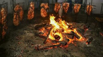 barbecue mucca costole, tradizionale argentino arrosto foto