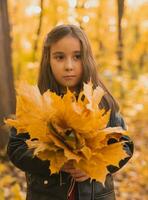 autunno ritratto di carino poco asiatico ragazza. figli, autunno e stagione concetto. foto