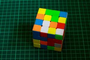 colorato figli di giocattoli di rubik cubo foto