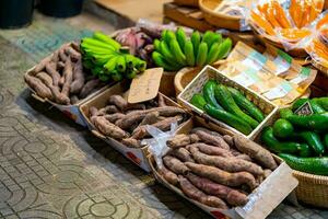 frutta e verdure su un' mercato nel da lat notte mercato. foto