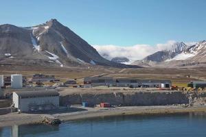 la città di ny alesund nelle svalbard, norvegia foto