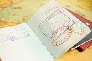 Visa e passaporto documento per immigrazione a aeroporto nel nazione. foto