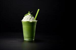 verde tè frappucino con frustato crema nel un' porta via tazza isolato su buio sfondo. ai generato foto