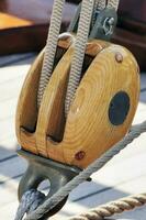 di legno bloccare su barca a vela ponte foto
