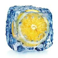 Limone nel ghiaccio cubo foto