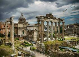 buio nuvole al di sopra di Roma foto
