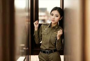 foto di asiatico donna nel tailandese polizia ufficiale uniforme, generativo ai