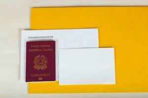 elettorale pacchetto per italiano residenti all'estero, italiano passaporto e vuoto Busta. foto