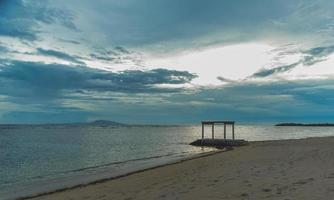 tramonto sulla spiaggia foto