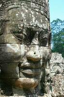 scolpito khmer viso a Angkor thom nel Cambogia foto