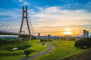 nuovo parco metropolitano di taipei, parco lungo il fiume erchong floodway foto