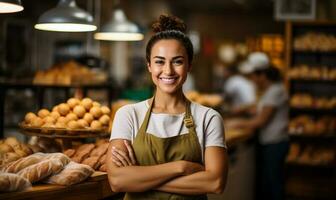 un' amichevole donna Lavorando nel un' Al dettaglio negozio. ai generato foto