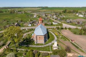 aereo Visualizza su neo Gotico o barocco tempio o cattolico Chiesa nel campagna foto