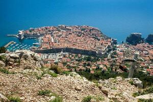 Visualizza di dubrovnik città e cavo auto prese a partire dal il superiore di montare srd foto