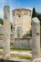 Torre di il venti o il horologion di andronikos kyrrhestes un ottagonale pentelico marmo Torre dell'orologio nel il romano agorà nel Atene costruito nel il 2 ° secolo avanti Cristo foto