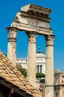 resti di il tempio di ricino e Polluce o il dioscuri a il romano Forum nel Roma foto