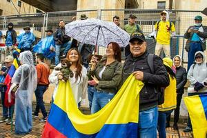 bogotà, Colombia, 19 luglio 2023. tranquillo, calmo protesta di il membri di il attivo Riserva di il militare e polizia forze nel bogotà Colombia contro il governo di gustavo petro foto