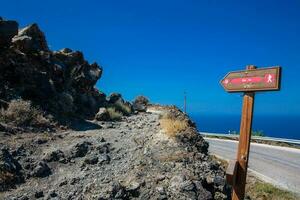 segnalazione freccia mostrando il a piedi sentiero numero 9 fra fira e Oia su il santorini isola foto