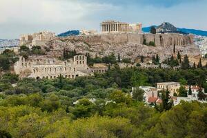 Visualizza di il acropoli a Atene città nel un' bellissimo presto primavera giorno foto
