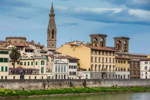 Visualizza di il bellissimo città di Firenze e il arno fiume foto