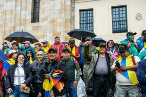 bogotà, Colombia, 19 luglio 2023. tranquillo, calmo protesta di il membri di il attivo Riserva di il militare e polizia forze nel bogotà Colombia contro il governo di gustavo petro foto