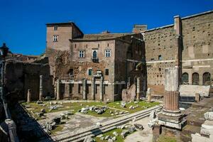 antico rovine di il Forum di augusto con tempio di Marte il vendicatore inaugurato nel 2 avanti Cristo foto