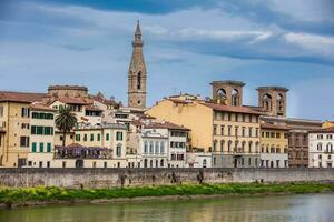 Visualizza di il bellissimo città di Firenze e il arno fiume foto