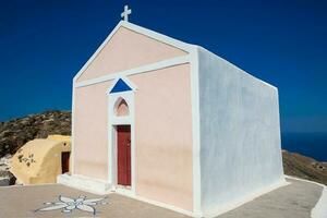 bellissimo piccolo Chiesa Il prossimo per il a piedi sentiero fra fira e Oia nel santorini isola foto
