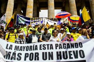 bogotà, Colombia, giugno 2023, tranquillo, calmo protesta marce contro il governo di gustavo petro chiamato la marcha de la maioria foto