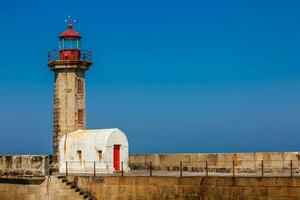 bellissimo presto primavera giorno a il storico felgueiras faro costruito su 1886 e collocato a douro fiume bocca nel porto città foto