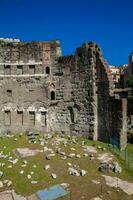 antico rovine di il Forum di augusto con tempio di Marte il vendicatore inaugurato nel 2 avanti Cristo foto