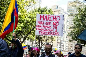 bogotà, Colombia, giugno 2023, tranquillo, calmo protesta marce contro il governo di gustavo petro chiamato la marcha de la maioria foto