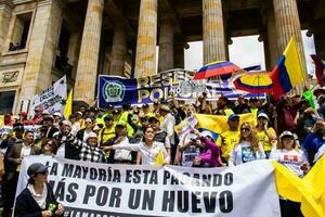 bogotà, Colombia, giugno 2023, tranquillo, calmo protesta marce contro il governo di gustavo petro chiamato la marcha de la maioria foto