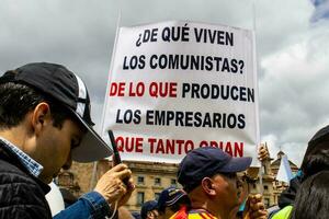 bogotà, Colombia, giugno 2023, tranquillo, calmo protesta marce contro il governo di gustavo petro chiamato la marcha de la maioria foto