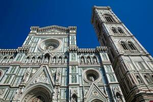 il giotto campanile e Firenze Cattedrale consacrato nel 1436 contro un' bellissimo blu cielo foto